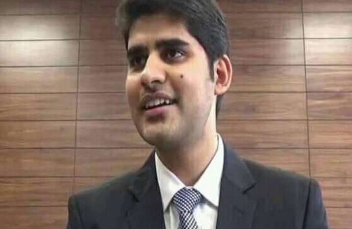 UPSC Topper Thanks Family and Girlfriend for Success